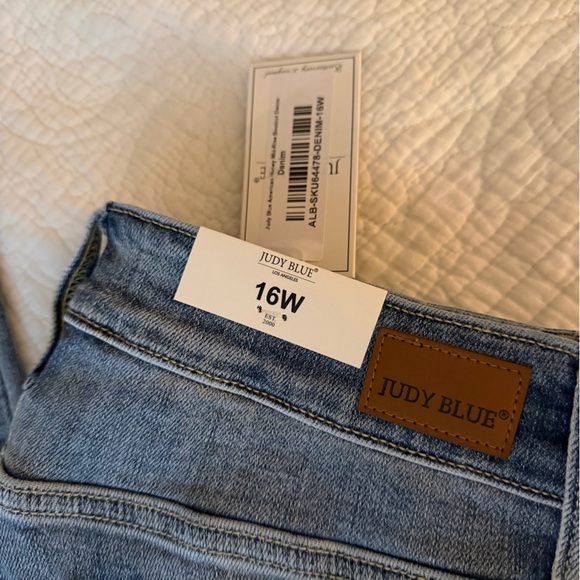 NWT Judy Blue Light Wash boot cut Jeans 16W - Picture 2 of 14
